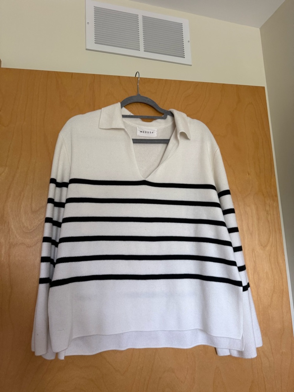 Medusa White Sweater with Black Stripes S/M